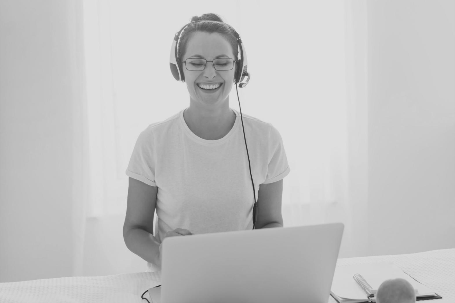 Automated report generation interface with scheduling options